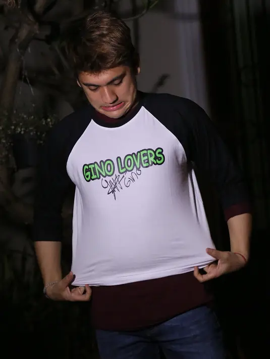 Gino Lovers adalah fansnya yang istimewa menurut Gino, pasalnya mereka rela menunggu hingga larut malam di lokasi syuting. Seperti kala itu saat dirinya tengah syuting sinetron terbarunya, Berkah Cinta. (Bambang E. Ros/Bintang.com)