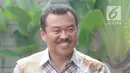 Pengacara dan juga Politisi Partai Golkar Rudi Alfonso tersenyum saat tiba di Gedung KPK, Jakarta, Jumat (21/6/2019). Rudi Alfonso diperiksa sebagai saksi untuk tersangka Markus Nari terkait kasus korupsi pengadaan e-KTP berbasis NIK Secara Nasional. (merdeka.com/Dwi Narwoko)