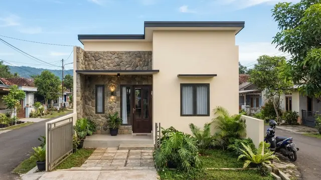 Model dinding dua tekstur untuk fasad rumah minimalis dengan desain dinding batu dan cat satu warna