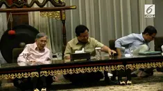 Politikus Senior PDIP Kwik Kian Gie menjadi salah satu penasihat ekonomi pasangan bakal calon presiden dan wakil presiden Prabowo Subianto dan Sandiaga Uno. Dia membeberkan alasannya bergabung dengan kubu Prabowo-Sandi.