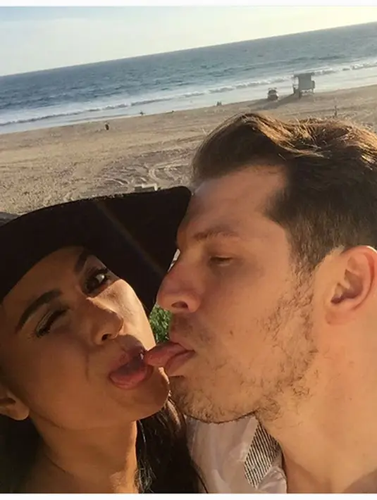 Selama menghilang, banyak foto-foto yang diunggah Uli yang banyak main film horor itu ke akun Instagramnya bersama seorang cowok bule. (Instagram/ @uliauliani10)