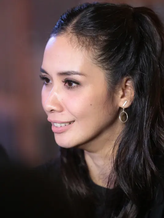 “Yang bisa saya bicarakan di sini adalah dia pendekar dari golongan putih yang artinya pendekar baik. Dimana kedatangannya adalah selalu mem back up Wiro Sableng," tambahnya. (Adrian Putra/Bintang.com)