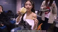 Jennie dan Inkigayo sandwich (YouTube/ Blackpink - https://www.youtube.com/watch?v=xKW9q-oIZUE)