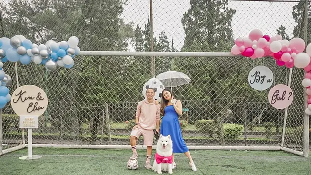 7 Potret Kim Kurniawan dan Istri Umumkan Jenis Kelamin Anak Pertama