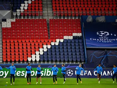 Para pemain RB Leipzig melakukan latihan jelang laga Liga Champions di Stadion Parc des Princes, Paris, Selasa (24/11/2020). RB Leipzig akan berhadapn dengan Paris Saint-Germain. (AFP/Frank Fife)