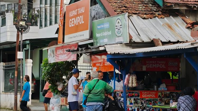 Jelajah Rasa Bandung Sehari: 10 Kuliner Ikonik Wajib Coba dengan Rute Cerdas