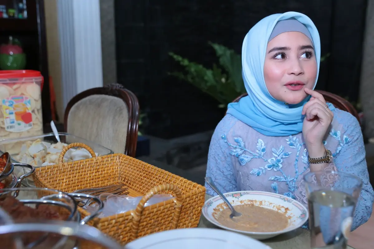 [Bintang] Prilly Latuconsina