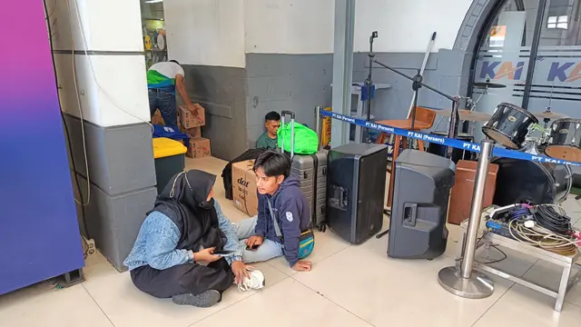 Situasi arus mudik lebaran di stasiun Pasar Senen, Jakarta Pusat.