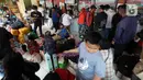 Untuk memfasilitasi pemudik, pihak pengelola terminal terus melakukan ramp-check (cek fisik) kendaraan yang akan dijadikan armada selama musik Lebaran. (Liputan6.com/Johan Tallo)