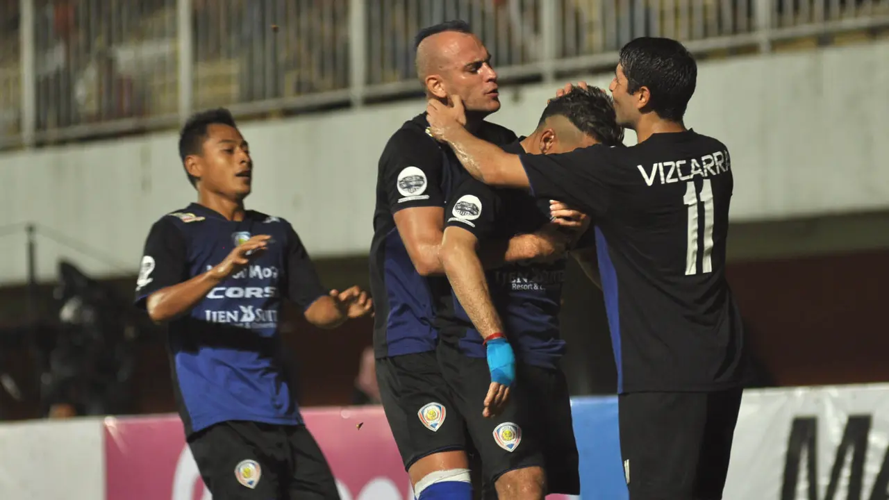 Surabaya United vs Arema Cronus