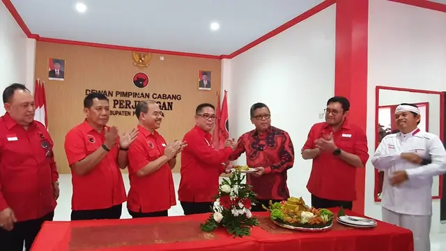 Peresmian kantor DPC Purwakarta PDIP. (Merdeka.com/Muhammad Genantan Saputra)