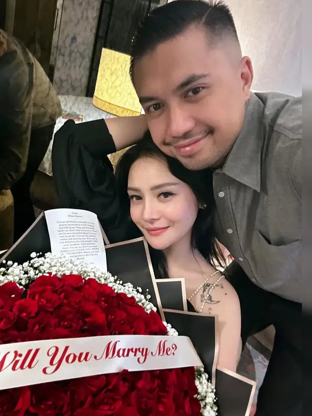 6 Potret Bahagia Mawar AFI Dilamar Kekasih, Momen Romantis yang Menyentuh