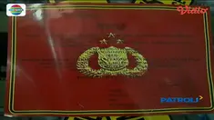 Petugas gabungan menggerebek sebuah gudang yang dijadikan tempat penimbunan bawang di Bekasi. 