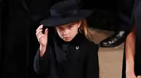Putri Charlotte Gunakan Perhiasan Pertamanya dari Ratu Elizabeth II ke Pemakaman