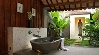 Kondisi yang basah dan lembap juga membuat kamar mandi mudah dihinggapi kuman dan bakteri. 