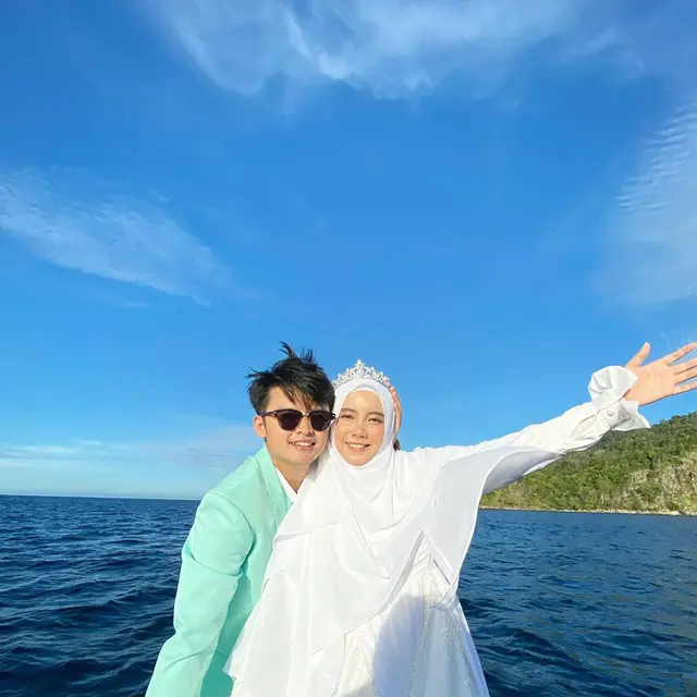 Pertama Kali Trip Bareng, Ini 6 Potret Personel Adam Musik Bersama Istri