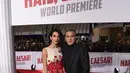 Awal minggu ini pasangan serasi ini tampak menghadiri premier film layar lebar ‘Hail, Caesar!’. Amal tampak cantik dengan dress putih bercorak merah, serasi dengan George Clooney yang memakai setelan jas hitam. (AFP/Bintang.com)