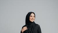 Gamis Hitam Bagusnya Pakai Jilbab Warna Apa Agar Elegan? Ini Pilihan Terbaik untuk Tampilan Berkelas