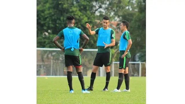 7 Potret Otavio Dutra saat Jalani Latihan, Stoper Persebaya yang Masuk Timnas