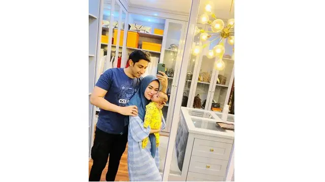 Kini dari pernikahannya dengan Lukman, ia dikaruniai seorang anak yang menggemaskan.