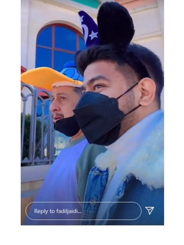6 Potret Kebersamaan Fadil Jaidi dan Pak Muh di Paris, Seru Banget