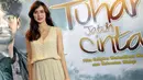 Kekasih Fachri Albar itu begitu bahagia bisa akting bareng idolanya, Didi Petet, dalam film 'Ketika Tuhan Jatuh Cinta', Jakarta, Senin (2/6/14). (Liputan6.com/Panji Diksana)