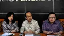 Kiri-Kanan: Siane Indriani (Wakil Ketua Eksternal Komnas HAM), Prof. Hafid Abbas (Ketua Komnas HAM), Dr. Ansori Sunungan (Wakil Ketua Internal Komnas HAM) saat konferensi pers, Jakarta, Jumat (21/11/2014). (Liputan6.com/Johan Tallo)