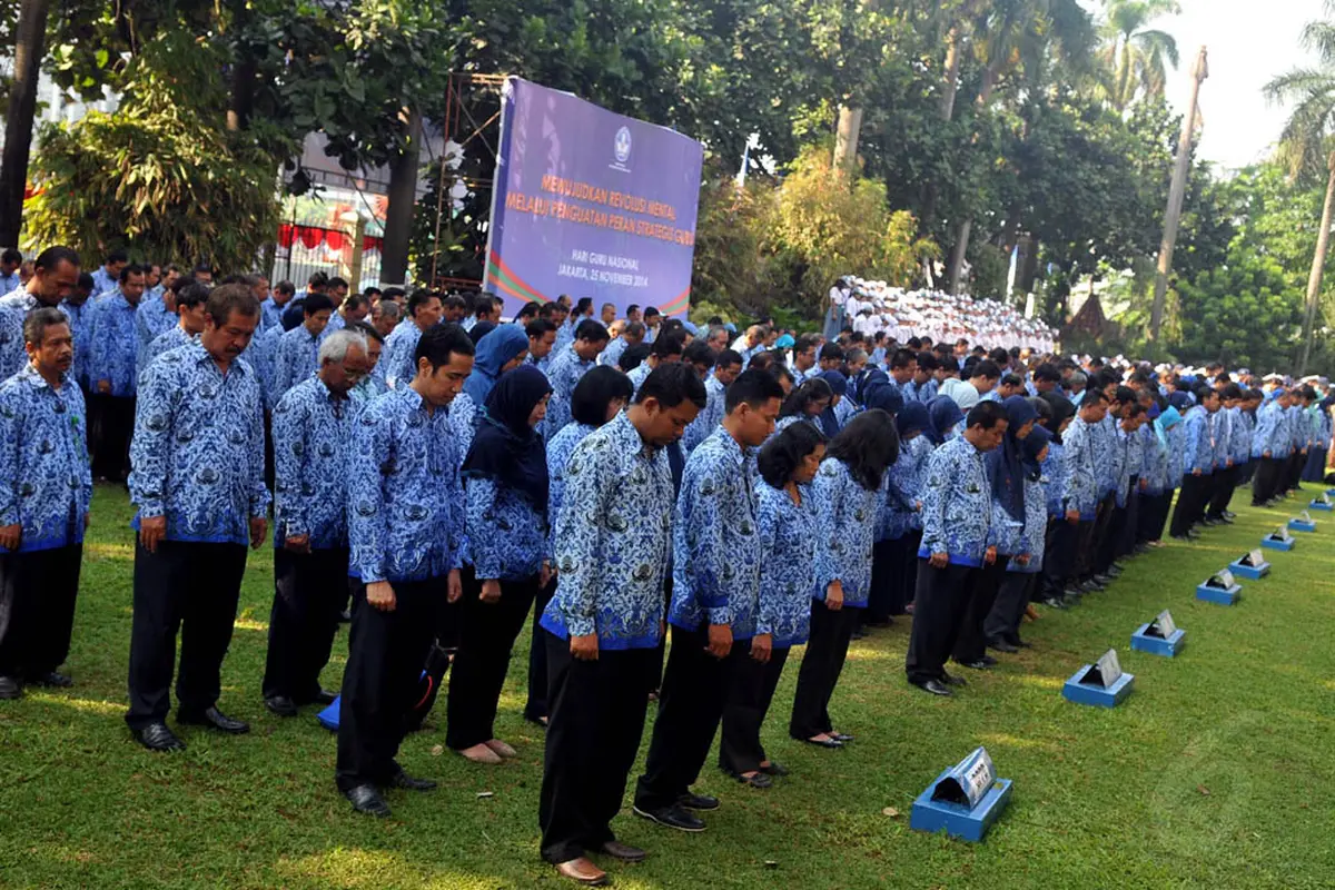 Anies Baswedan Pimpin Upacara Hari Guru di Kemendikbud