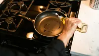Fry Pan Artinya Apa? Pengertian, Fungsi, dan Jenis Material Wajan Serbaguna