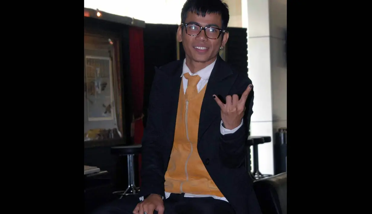 Januarisman atau yang lebih dikenal dengan nama Aris Idol memulai karirnya sebagai seorang pengamen di kereta listrik Jabodetabek dan terminal Kampung Melayu. (Istimewa)
