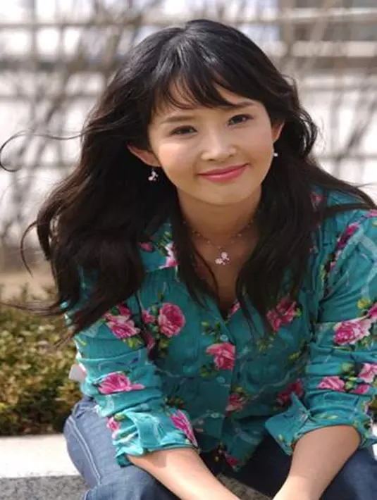 Choi Jin Sil ditemukan meninggal, ia gantung diri di kamar mandi di rumahnya di Seoul. Ia adalah model yang terkenal pada tahun 1990. Jin Sil mengalami depresi akibat perceraiannya dan terjerat hutang besar. (soompi/Bintang.com)