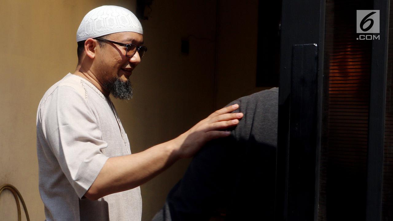 WP KPK Silaturahmi Idul Fitri ke Rumah Novel Baswedan