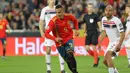 Penyerang Spanyol, Rodrigo berselebrasi usai mencetak gol ke gawang Norwegia selama pertandingan grup F babak kualifikasi Euro 2020 di stadion Mestalla, Valencia (23/3). Spanyol menang tipis atas Norwegia 2-1. (AP Photo/Alberto Saiz)