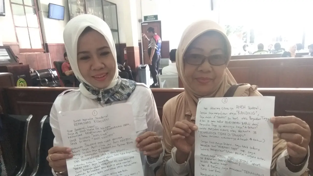 Terdakwa dugaan kasus pencemaran nama baik, ujaran Idiot, Ahmad Dhani Prasetyo kembali merilis surat curahan hati (curhat) yang ditulisnya di dalam Rumah Tahanan (Rutan) Klas I Surabaya, di Medaeng Sidoarjo.