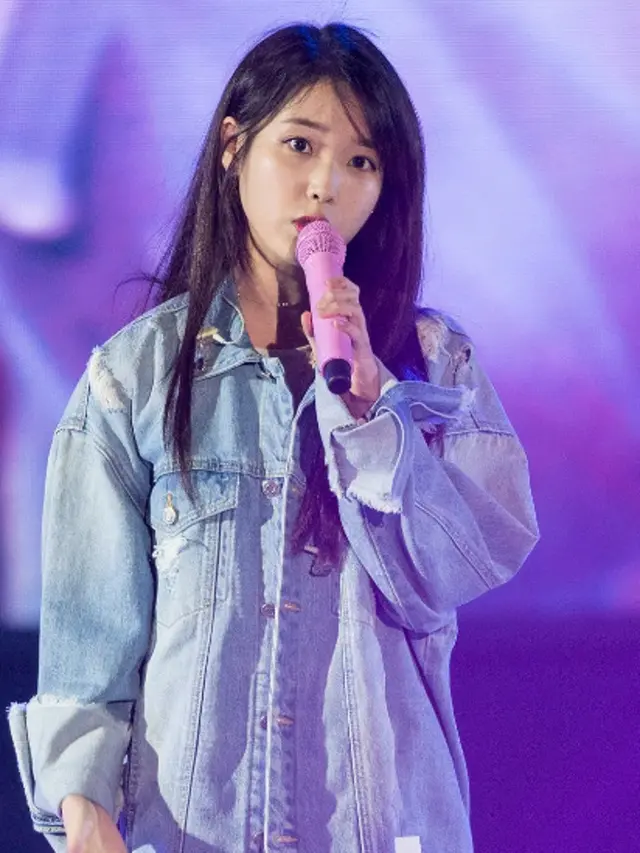 IU