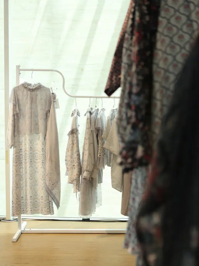 Koleksi Busana Ramadan dari Aleza Lewat Tema Unik Laboratory. [Fimela/Daniel Kampua]