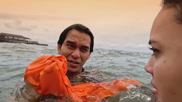 Di Antara Dua Cinta