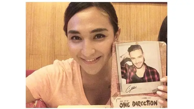 Tetap Tampil Percaya Diri, Ini 7 Pesona Dena Rachman Tanpa Makeup