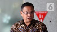 Sudewo tiba dan menjalani pemeriksaan pada Rabu (27/8/2025) sekitar pukul 09.45 Wib. Dia tampak mengenakan batik lengan panjang. (Liputan6.com/Helmi Fithriansyah)