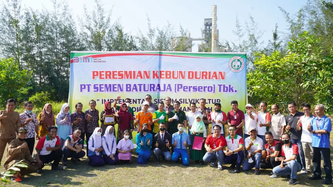 Misi Penghijauan Alam Dengan Menanam Bibit Durian