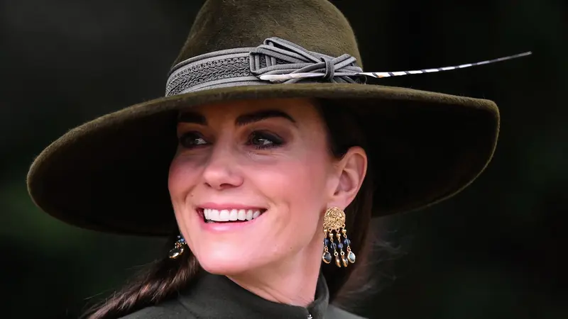 Perayaan Natal Keluarga Kerajaan Inggris Tanpa Ratu Elizabeth II, Kate Middleton Curi Perhatian