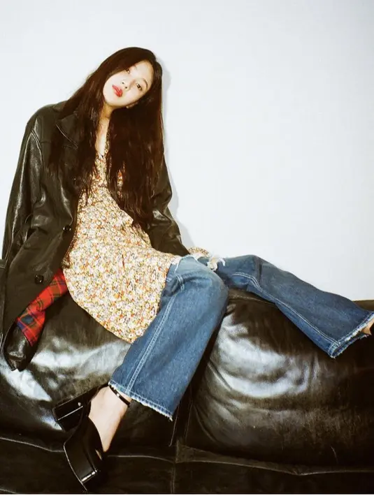 Tampil fashionable dengan jeans cut bray yang dipadukan dengan dress selutut dan jaket kulit seperti Joy ini. Dok. Instagram @_imyour_joy