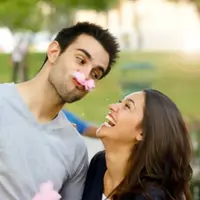 Punya kepribadian yang menyenangkan, zodiak-zodiak berikut ini bisa bikin orang yang disayang ketawa terus. (Via: http://pointfromview.blogspot.co.id/)