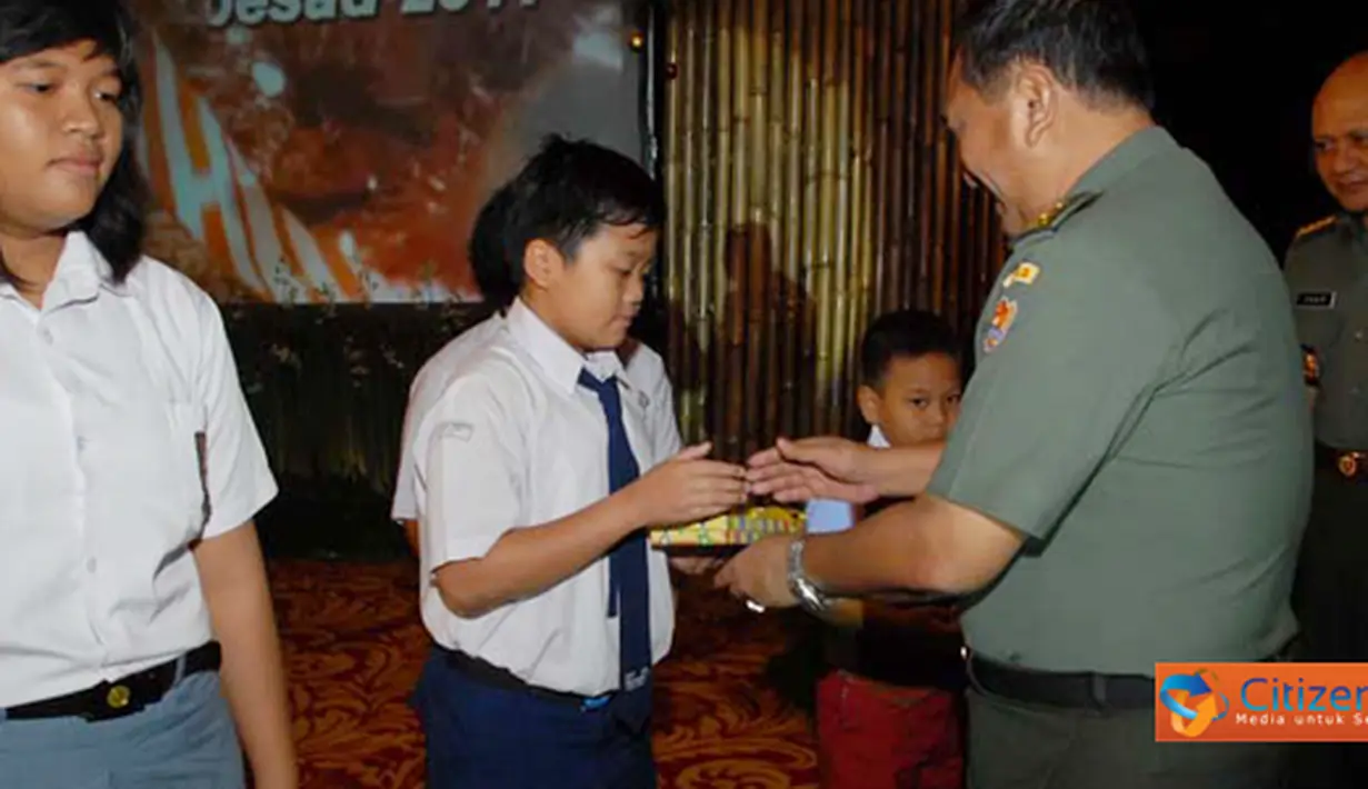Citizen6, Jakarta: Segenap Prajurit dan PNS TNI AD di lingkungan Mabesad serta jajaran Garnisun Tetap I/Jakarta, mengikuti Perayaan Natal Tahun 2011, yang diselenggarakan di Balai Kartini, Jakarta, Selasa (17/1).(Pengirim: Nandang Hermawan)