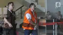 Kontraktor yang merupakan tersangka penyuap Bupati Indramayu, Carsa tiba untuk menjalani pemeriksaan di Gedung KPK, Jakarta, Rabu (18/12/2019). Carsa diperiksa sebagai saksi untuk tersangka Bupati Indramayu nonaktif, Supendi. (merdeka.com/Dwi Narwoko)