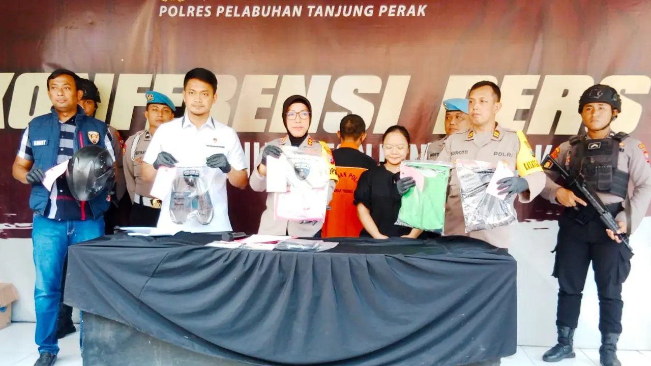 Polisi meringkus pengemudi ojol yang melakukan pelecehan seksual pada bocah di Surabaya. (Dian Kurniawan/Liputan6.com)