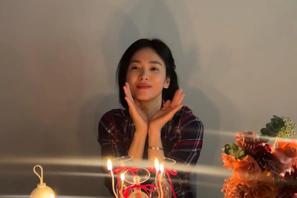 Potret Terbaru Song Hye Kyo Rayakan Ulang Tahun ke 43. [@kyo1122]