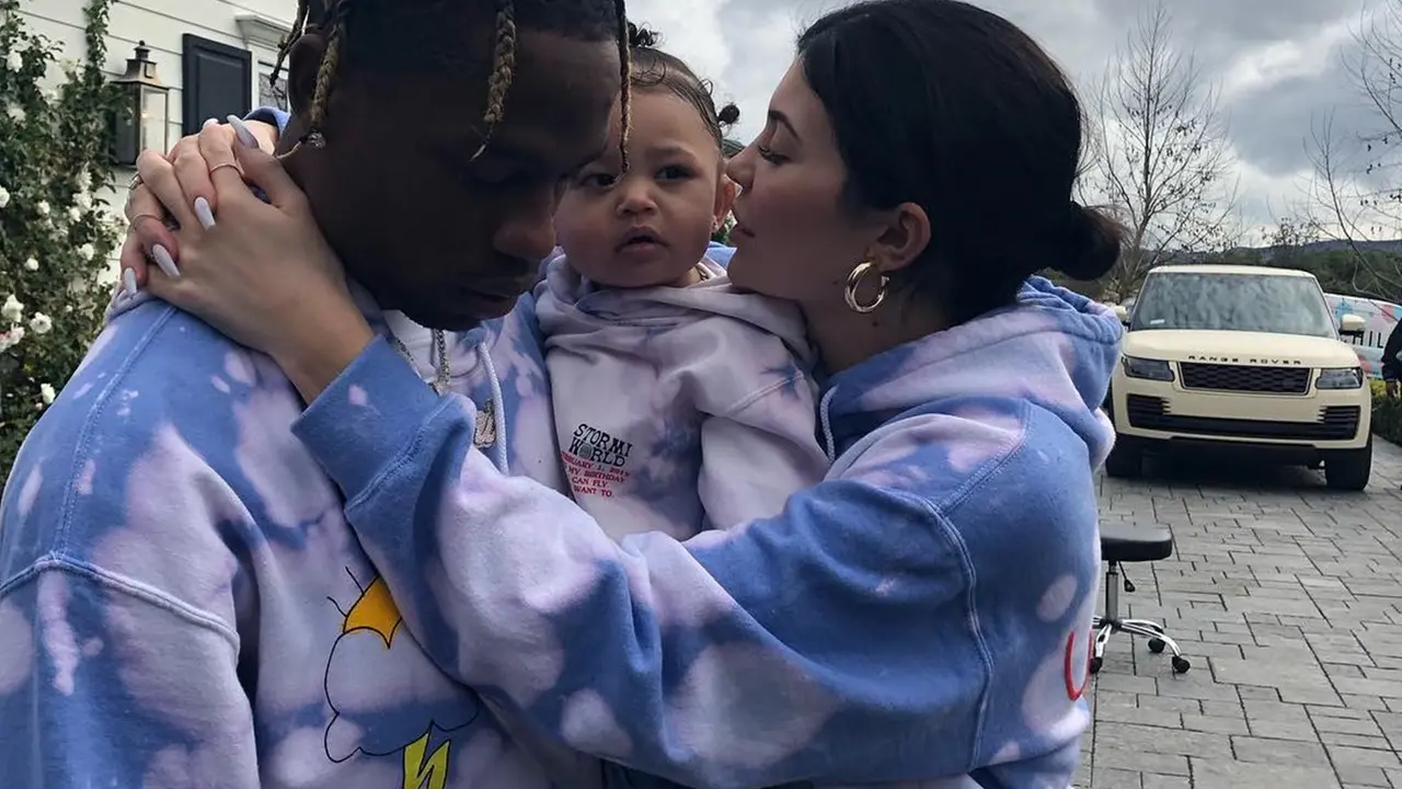 Dikabarkan Putus, Ini 6 Momen Manis Kylie Jenner dan Travis Scott