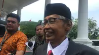 Mantan Hakim Agung Artidjo Alkostar tiba di Istana Kepresidenan, Jumat (20/12/2019). (Lizsa Egeham)