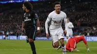 Gelandang Tottenham Hotspur Dele Alli merayakan gol ke gawang Real Madrid pada laga Liga Champions di Wembley, Rabu (1/11/2017). (AFP/Adrian Dennis)
